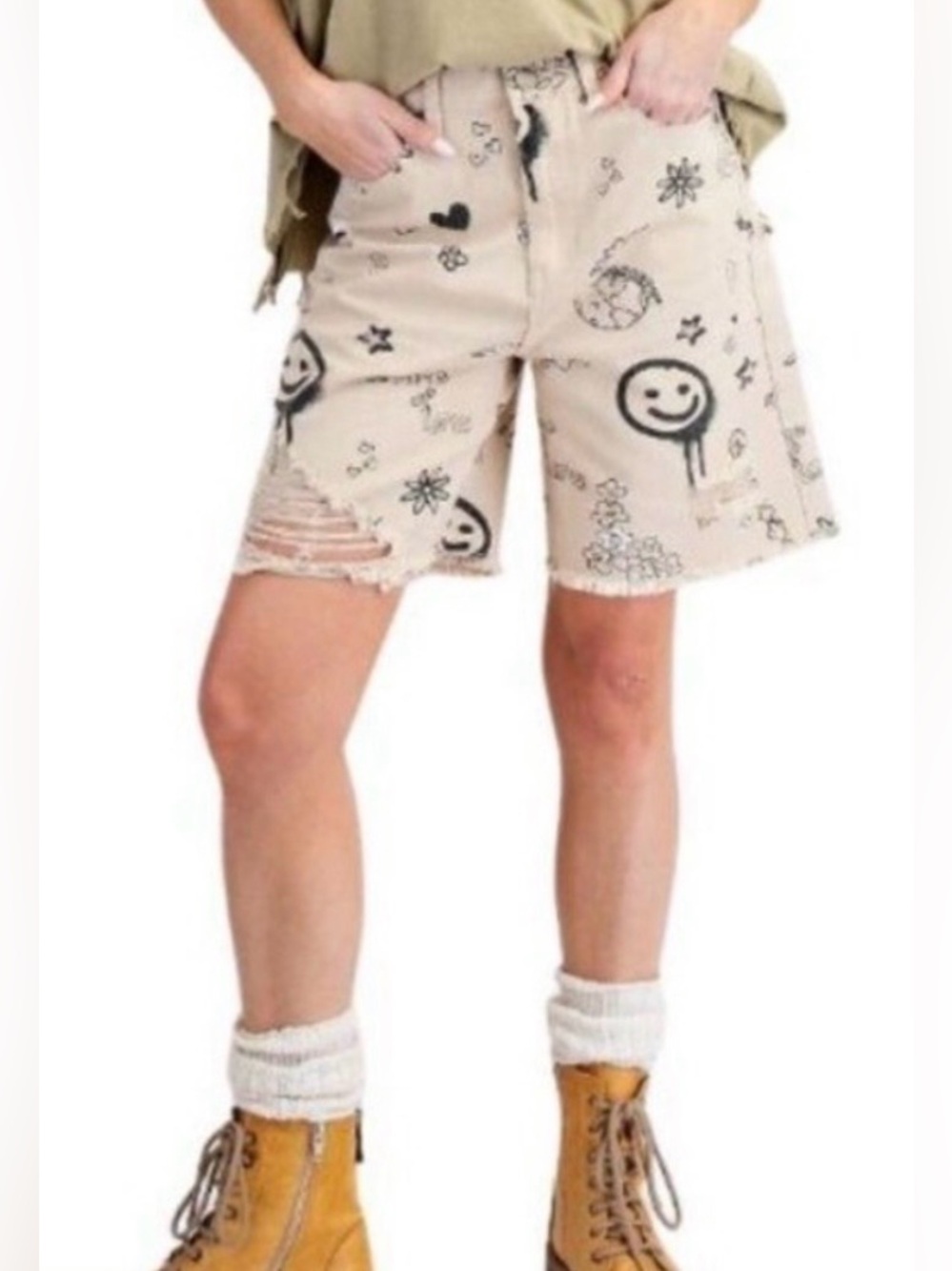 Easel Cream Graphic Distressed Women's Shorts Doodle Smiley Heart Size M NWT